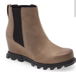 SOREL Joan of Arctic III Waterproof Wedge Chelsea Boot Size 9.5 Taupe